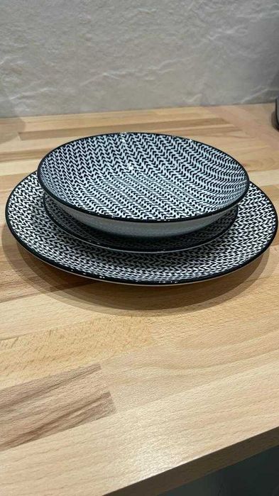 Sprzedam Talerze deserowe, bardzo ładne, nowe, średnica 19cm.