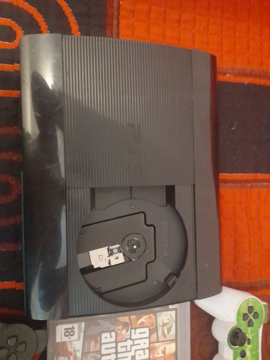 Ps3 desbloqueado com dois comandos 500 gb