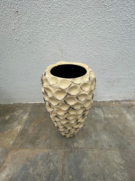 Ceramic jug with seashells429086598308843522