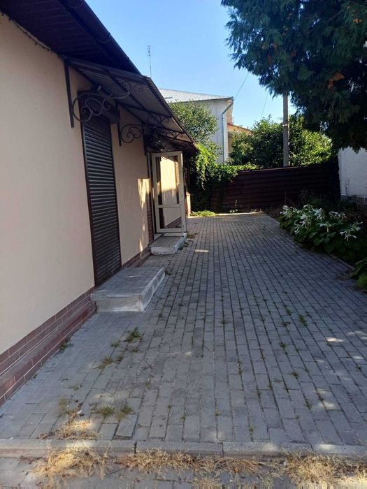 Оренда  торгового приміщення  вул .Шептицького 10а