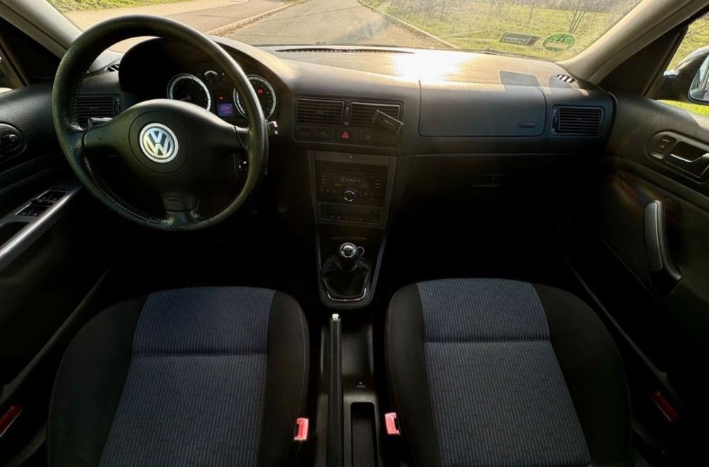 Volkswagen Golf 1,4 бензин 2003 рік