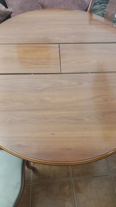 Mesa de sala com 4 cadeiras