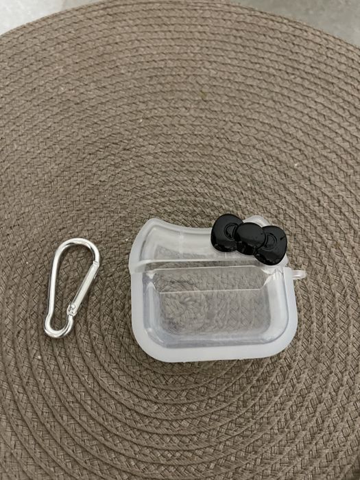 Продам чехол на airpods pro 3