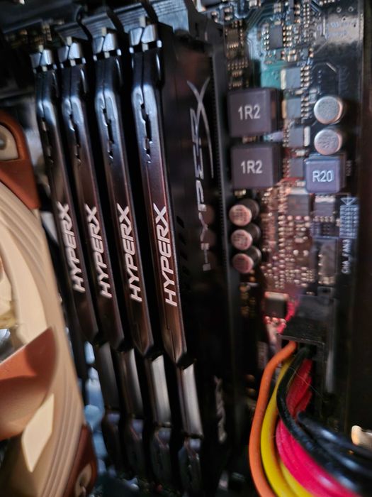 Komputer stacjonarny: intel i7-4790K | GTX Titan X 12GB | 32GB RAM | SSD 1TB + Akcesoria RAZER