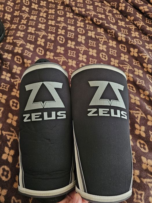 Наколенники Zeus L