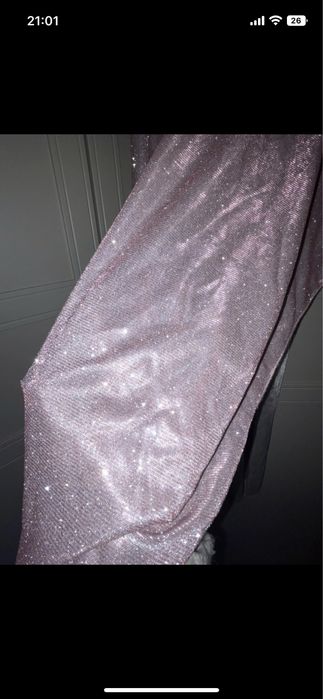 Piekna brokatowa sukienka z efektem Wow