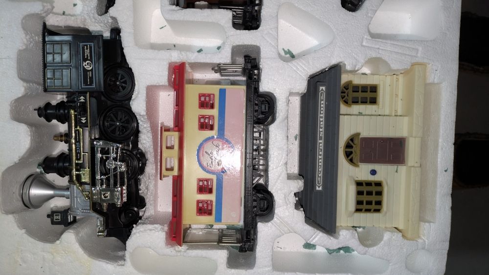 Comboio a pilhas com 6 vagoes