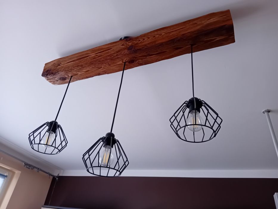 Lampa żyrandol na starej drewnianej belce wisząca długość 107 cm
