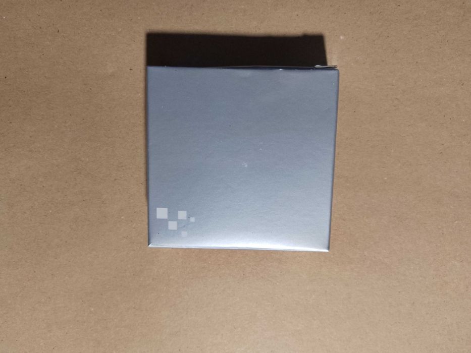 nieużywane lusterko kieszonkowe marki Jean Louis David.