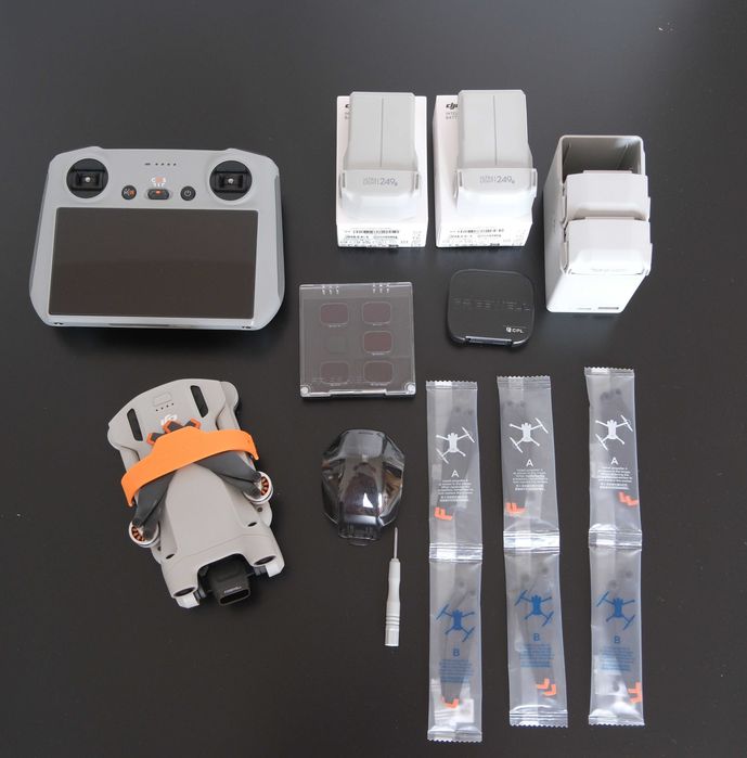 Dron DJI Mini 3 Pro RC Fly More Combo + Zestaw 6 filtrów Freewel