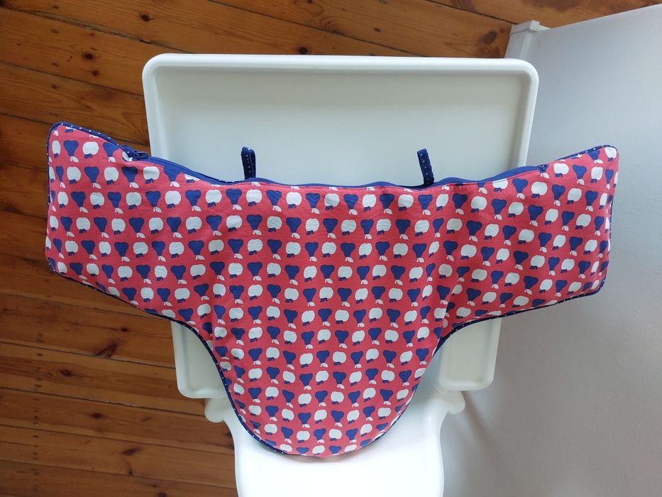 Komplet do karmienia Ikea krzesełko z podnóżkiem poduszką