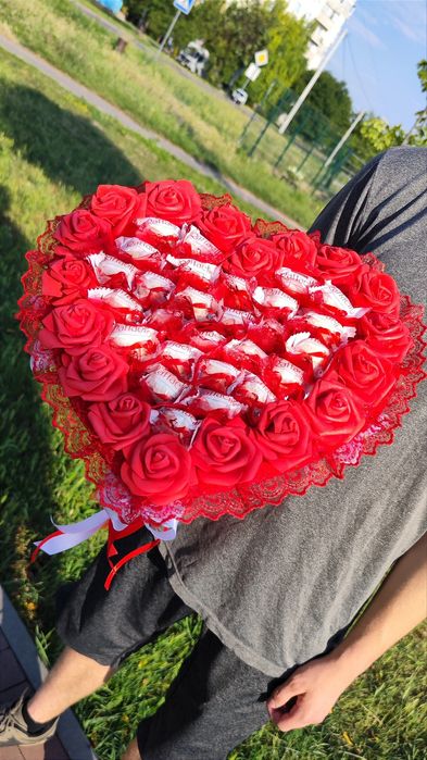 Червоний букет з цукерок Raffaello 27 шт серце подарунок дівчині