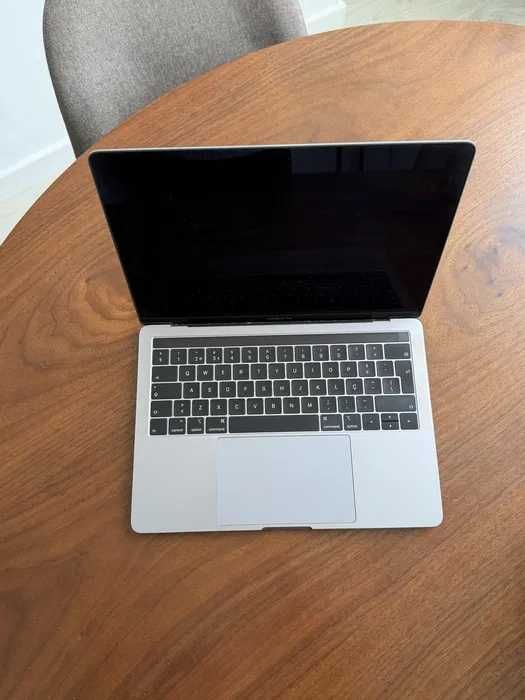 MacBook Pro 13" Touch Bar Como NOVO