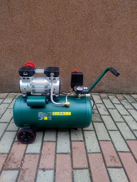 Kompresor bezolejowy Parkside PSKO 248 A1 24 l 8 bar