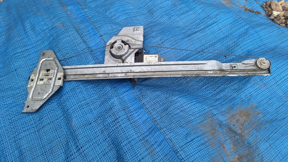 Podnośnik szyby prawy Berlingo Partner 2008-