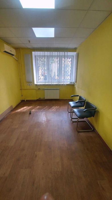 Продам приміщення в Центрі з окремим входом (помещение, отдельн. вход)