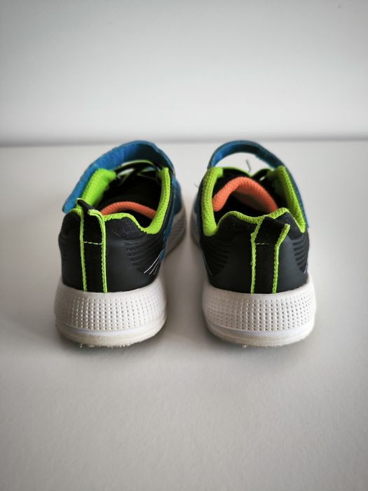 Skechers de menino tamanho 26