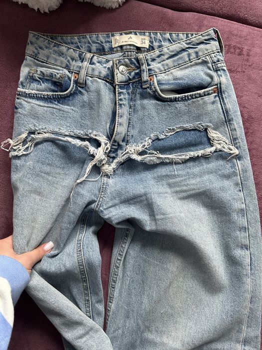 Джинси сині з рваними елементами, розмір 34