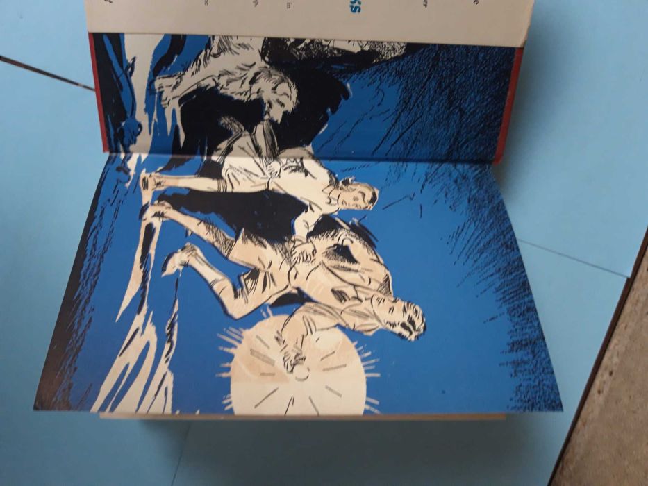 Livro- Ref CxC- Five Go Adventuring Again