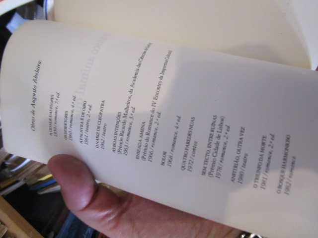 Augusto Abelaira o único animal que ?