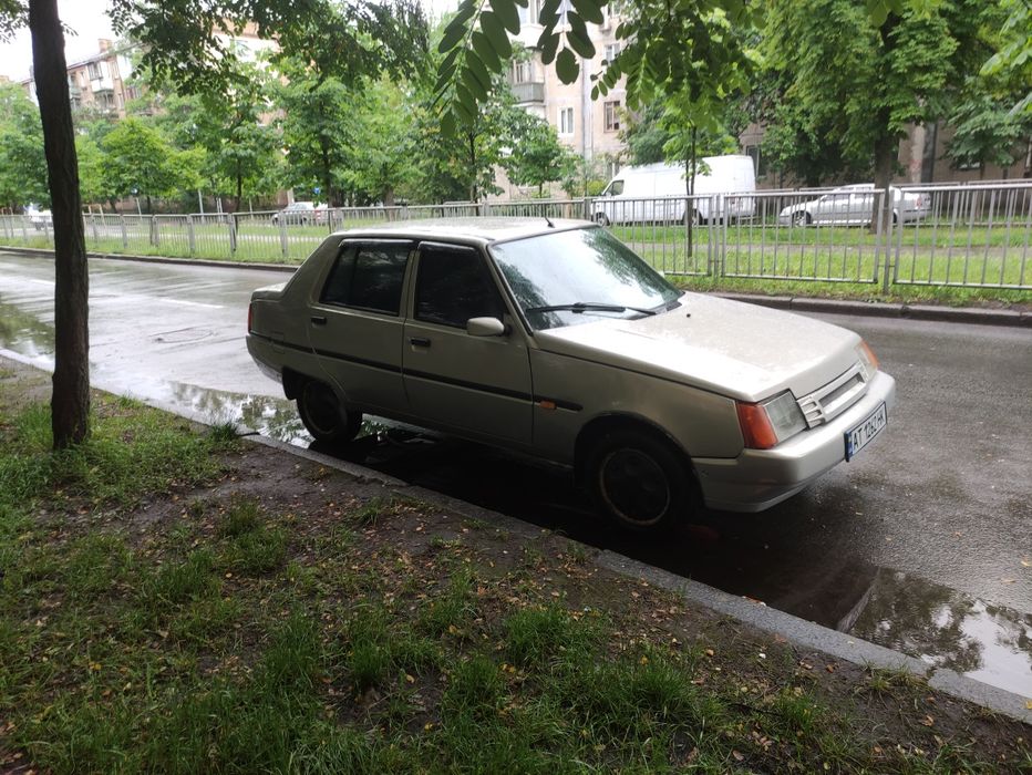 Славута 2009 год 1.3 инжектор люкс