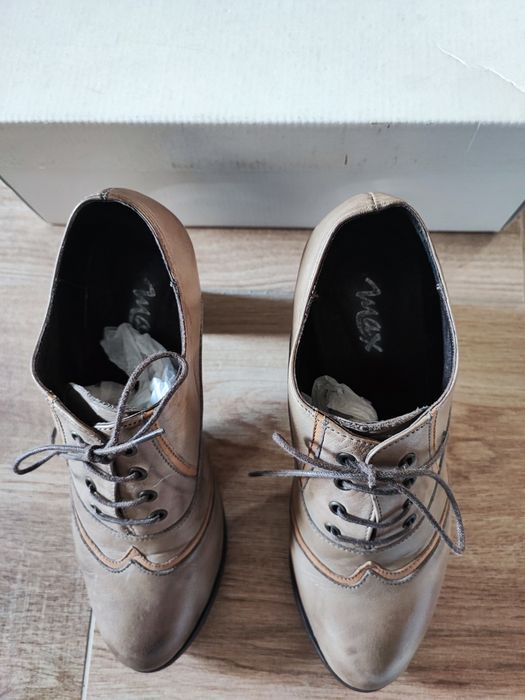 Sapatos de salto com cordão Max
