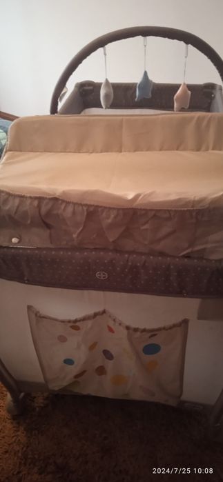 Cama de viagem com redutor e muda fraldas