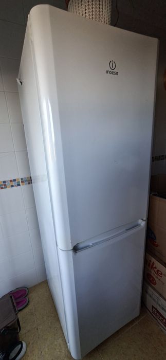 Frigorífico combinado Indesit