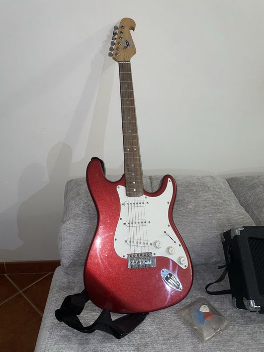Pack Guitarra Elétrica XP Stratocaster + Amplificador (Ideal Iniciação)