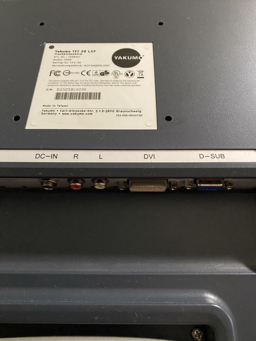 Монитор Yakumo 20’’