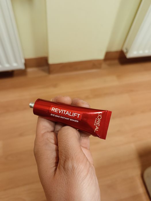 REVITALIFT eye bag instant eraser