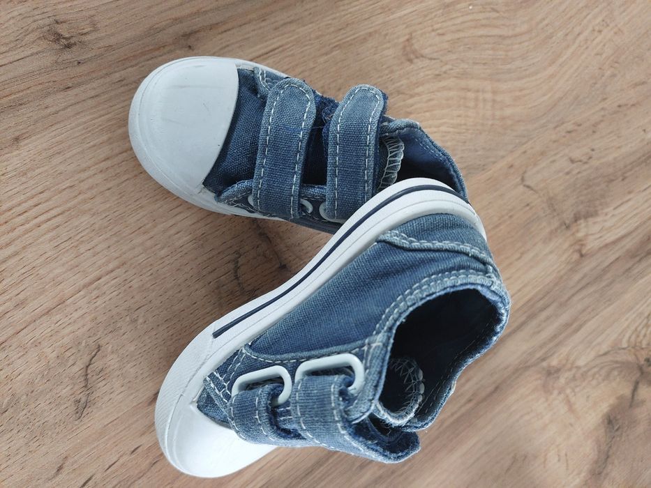 Buty/trampki dziecięce 22