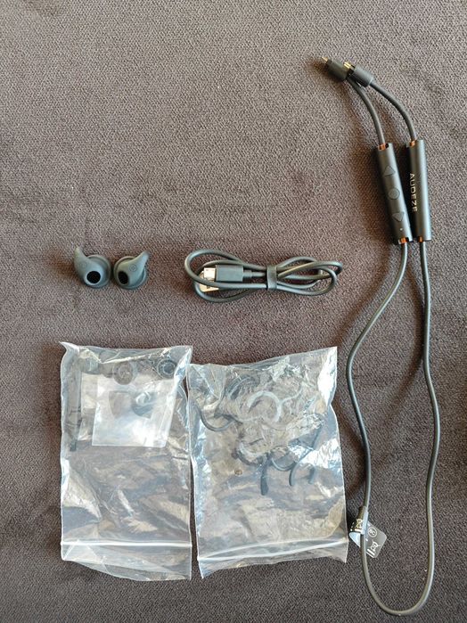 Sprzedam używane douszne słuchawki planarne Audeze LCD-i4