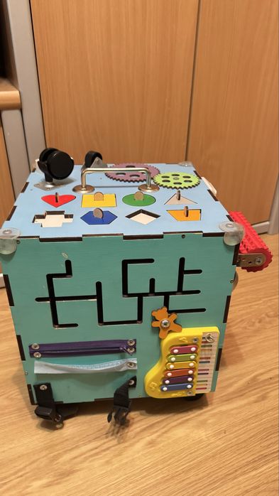 Бизикуб детский б/у