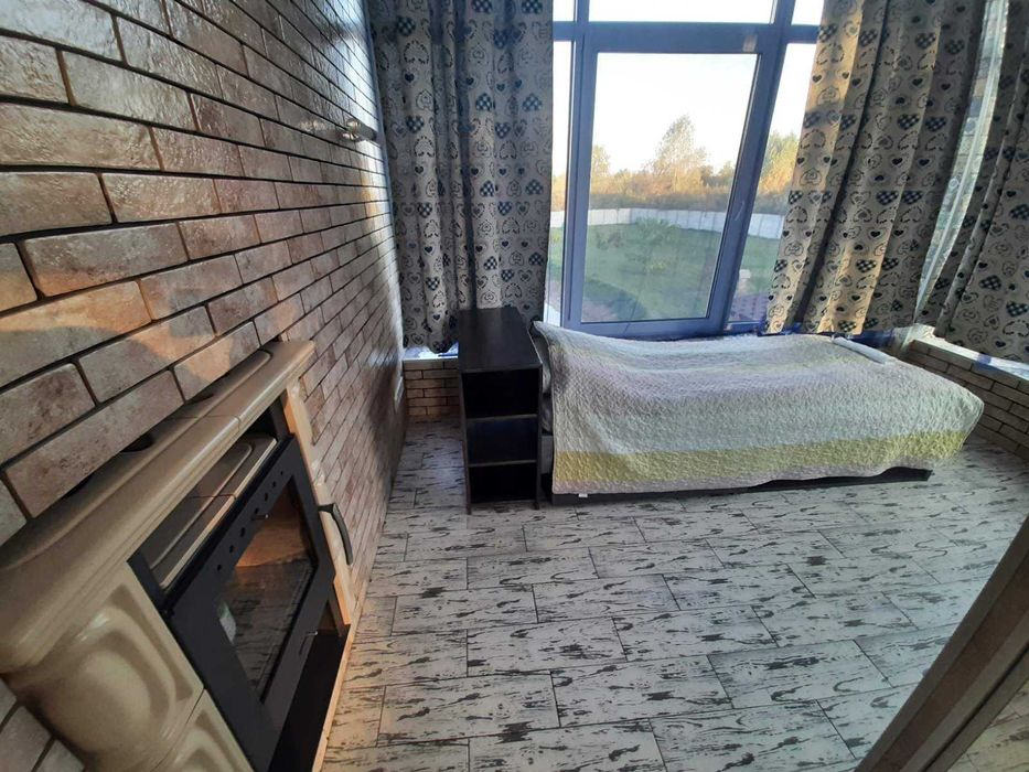 с.Бондарня. Дом 230 кв. Расположен 70 км. от Киева. Генератор.