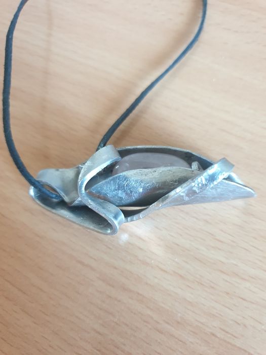Wisior z różowym kwarcem