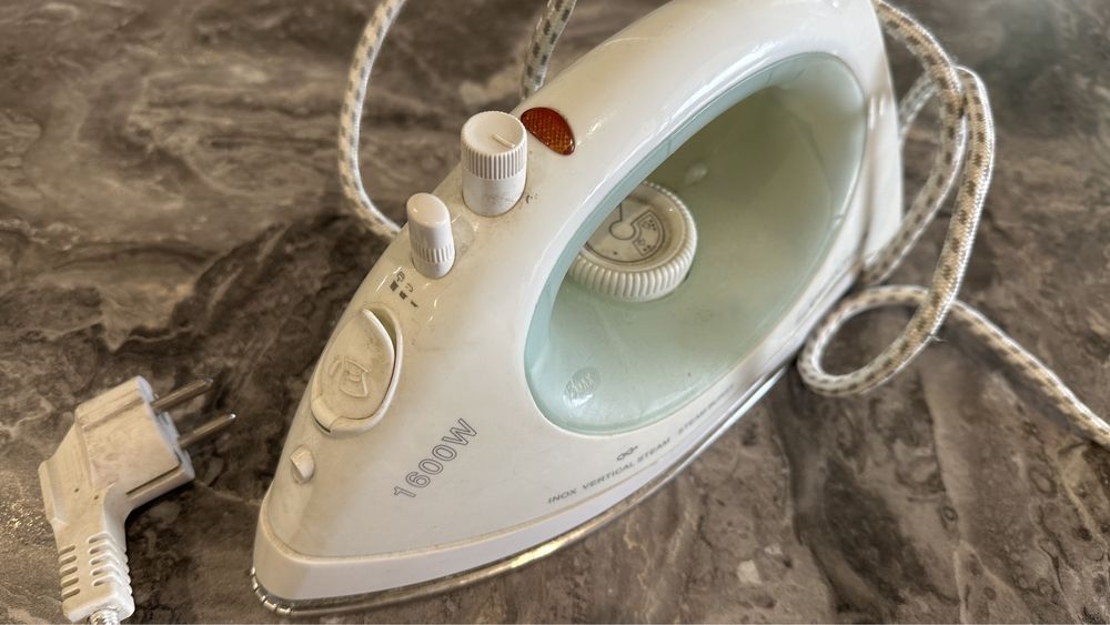 Утюг для одежды Clatronic