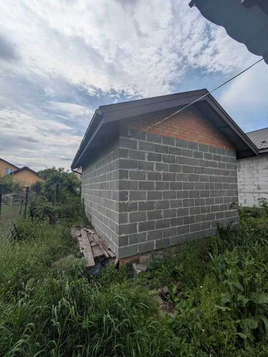 Продається БЕЗ КОМІСІЇ ТЕРМІНОВО недобудований будинок для тих, хто мр