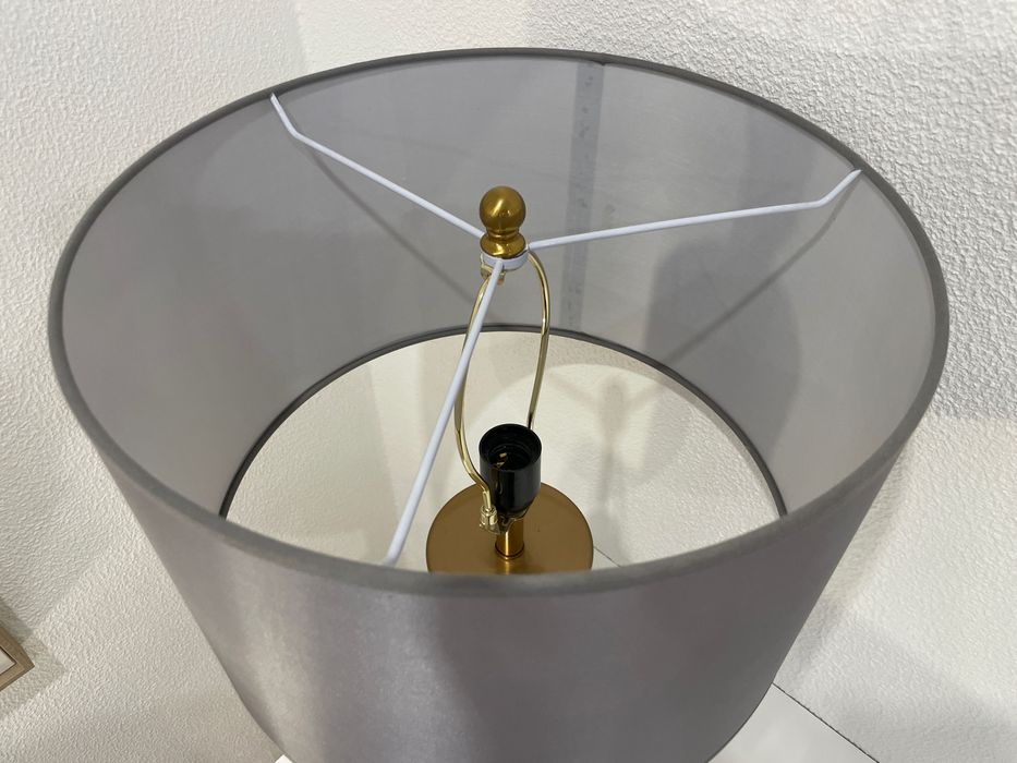 Candeeiro de mesa em marmore