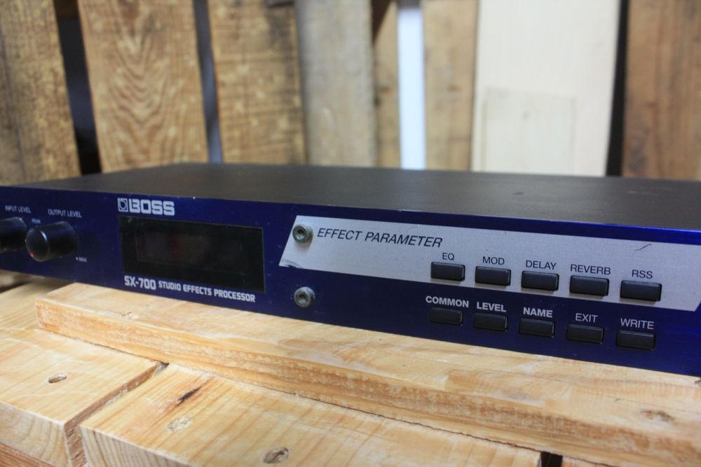 Processadores de som e efeitos behringer e boss