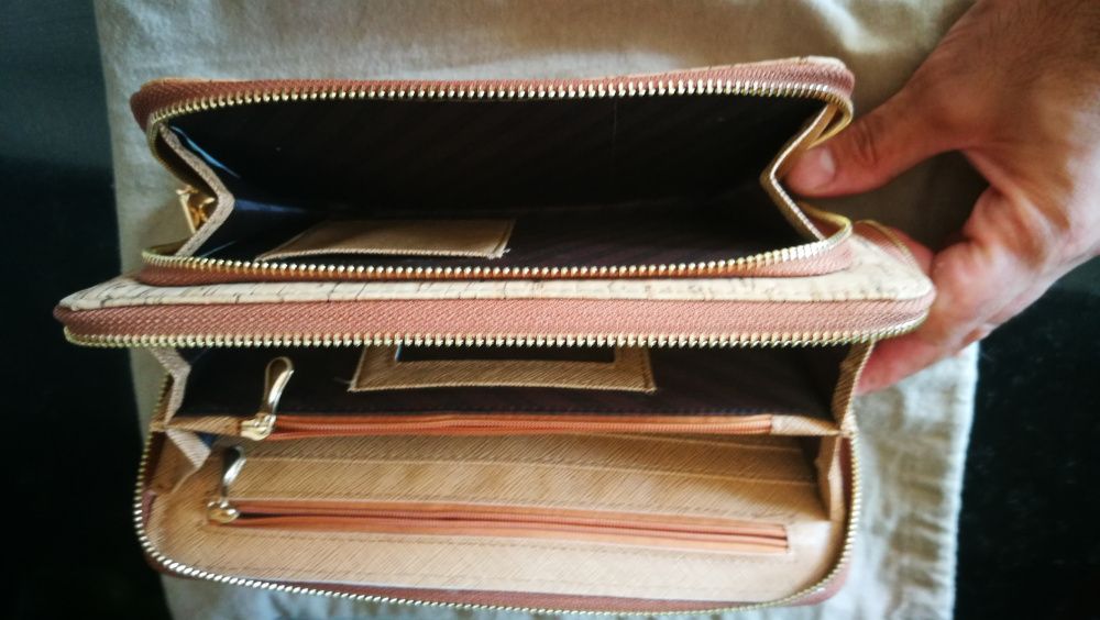 Carteira em cortiça nova