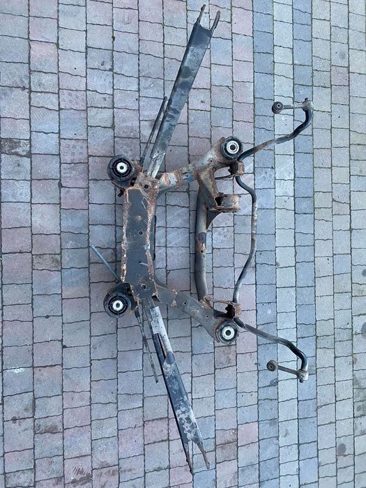 BMW E46 CABRIO BELKA TYL ZAWIESZENIE