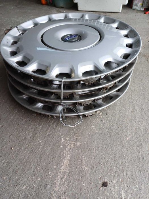 4x Oryginalne felgi stalowe 16" oraz kołpaki i śruby do Volvo V40 2014