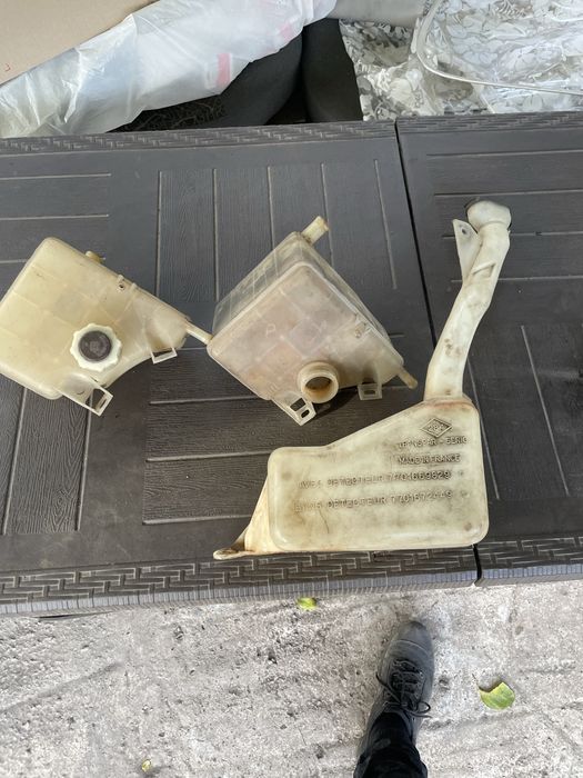 Разшерительный бочки и бочёк омывайки на Рено Лагуна 1996г.