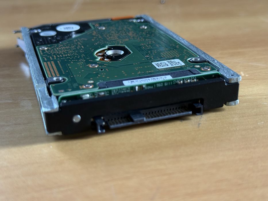 EMC 051-000-279 2.5Inch SATA/SAS HDD + Hitachi 600GB 10K RPM