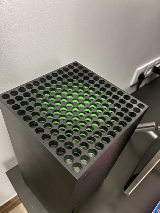 Xbox Series X 1TB + 4 Jogos + Extras – Pack Completo em Óptimo Estado