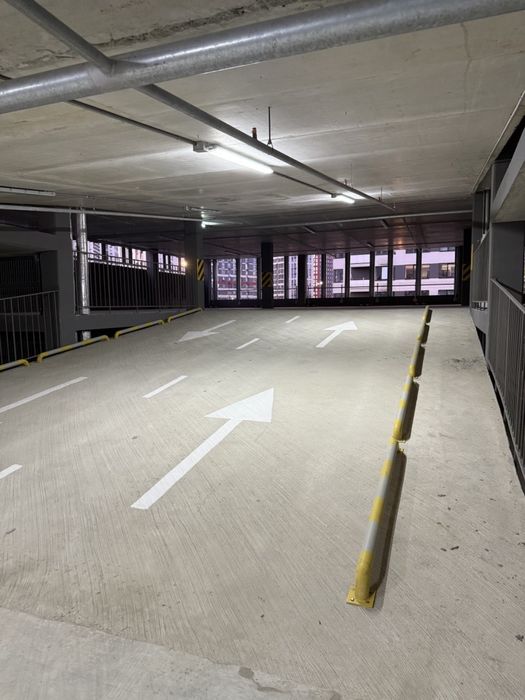 Оренда паркомісця Варшавський 3, вул. Змієнка 32