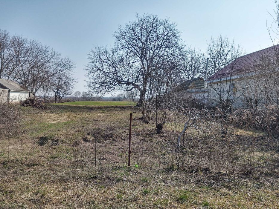 Продається приватизована земельна ділянка під забудову 0,65 га