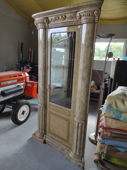 Witryna rogowa  podświetlana - włoska.