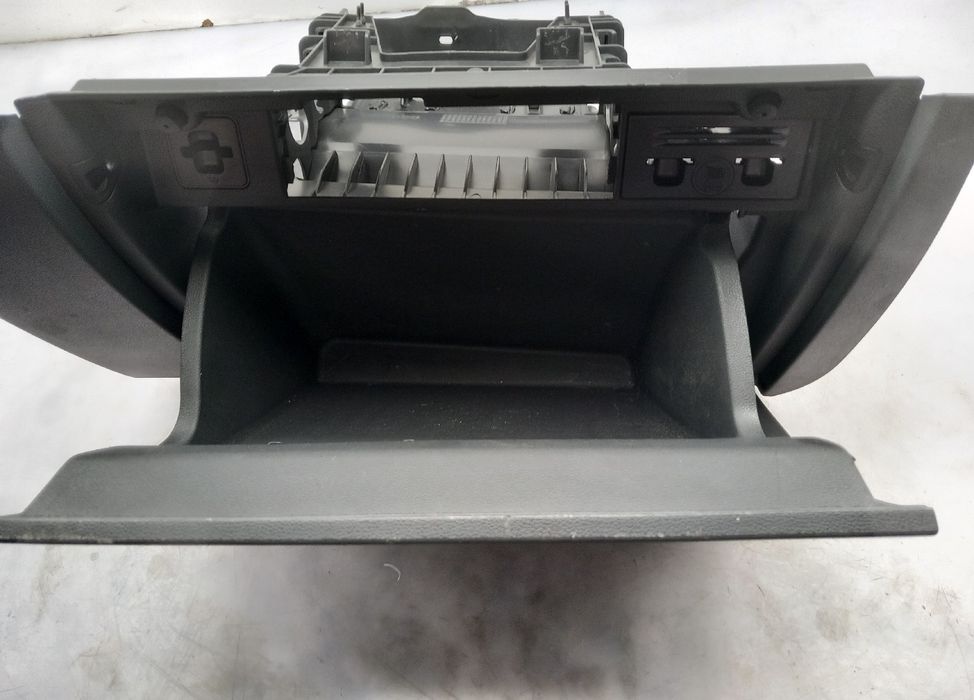 Porta luvas VOLKSWAGEN Polo (AW1)